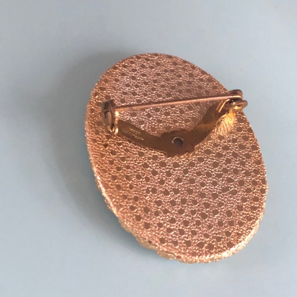 Dog portrait brooch Victorian Style Vintage Brooch - Picture 2 of 2